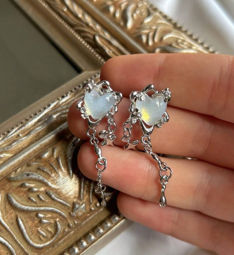 Earrings with crystal hearts